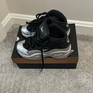 Little boy Reebok’s black and silver size 11